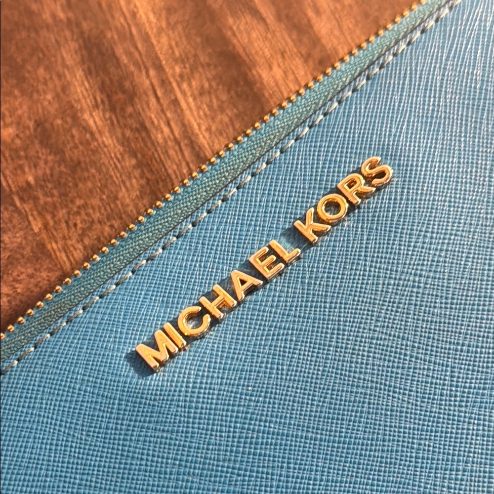 Michael Kors Blue Leather Jet Set Zip Around Wallet - Picture 9 of 9